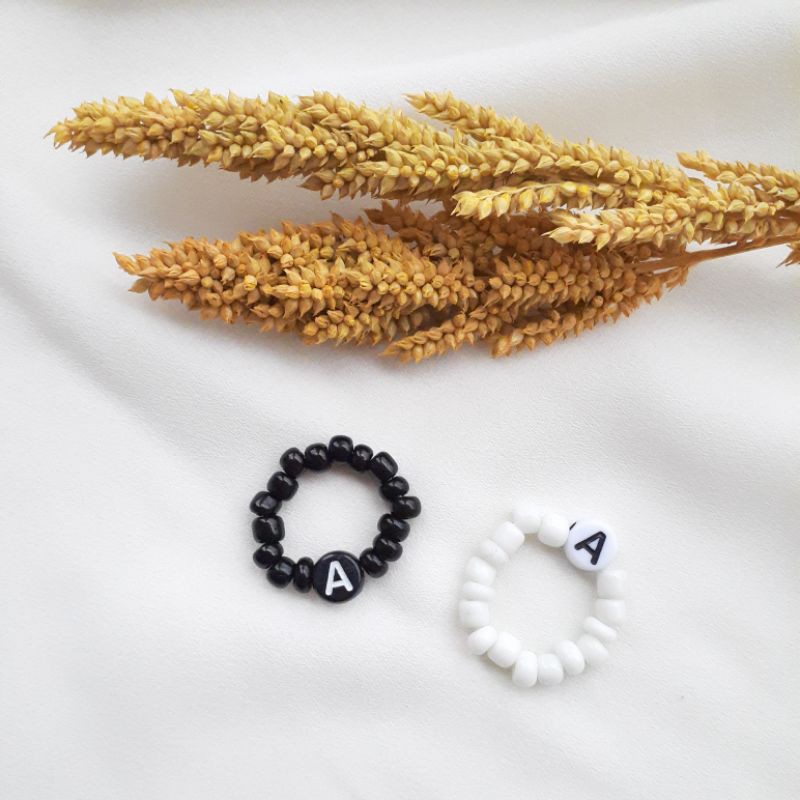 11.11 CINCIN MANIK INISIAL HURUF WARNA HITAM DAN PUTIH | CINCIN NAMA | CINCIN COUPLE SIMPEL BANDUNG
