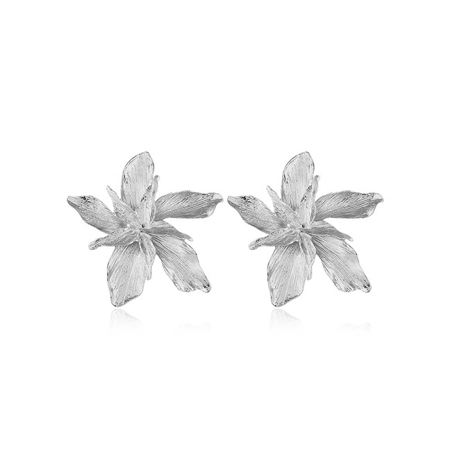 LRC Anting Tusuk Fashion Metal Maple Leaf Stud A5770X