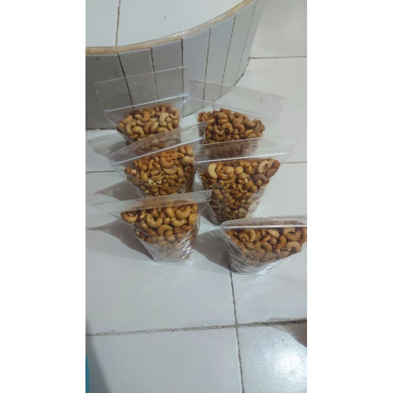 

kacang mete matang setengah kilo