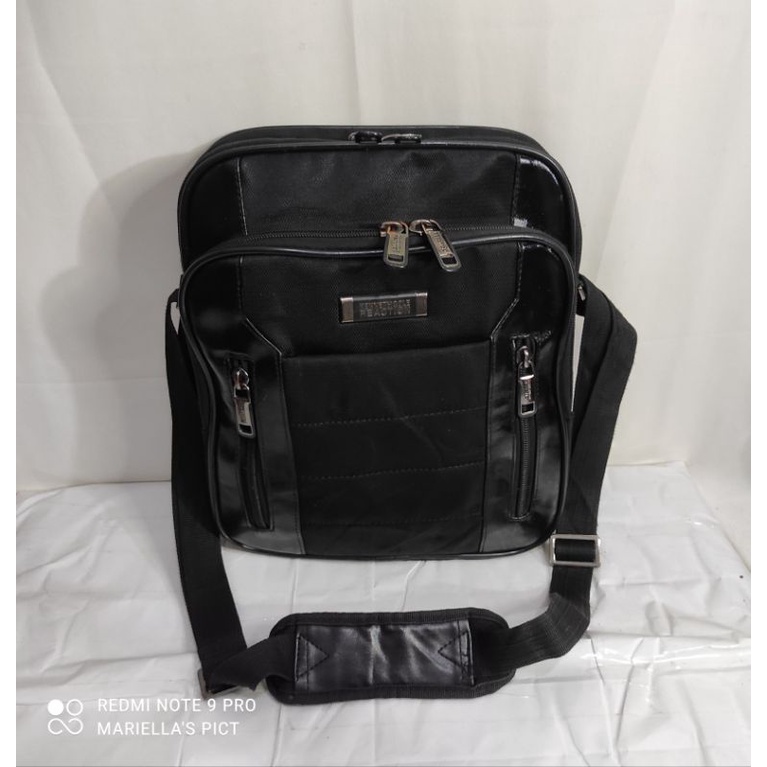 Preloved tas selempang pria Kenneth Cole Reaction