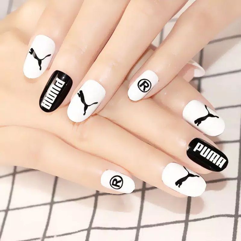 Kuku palsu motif karakter fake nail untuk nail art