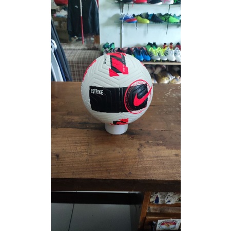 Bola Sepak Nike Strike Original size 5