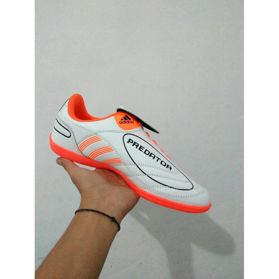 sepatu futsal import terbaru adidas predator putih list oren