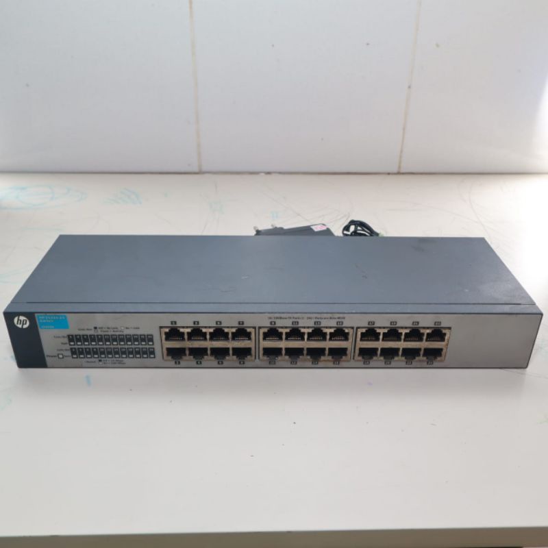 Swich hub 24 port merk hp