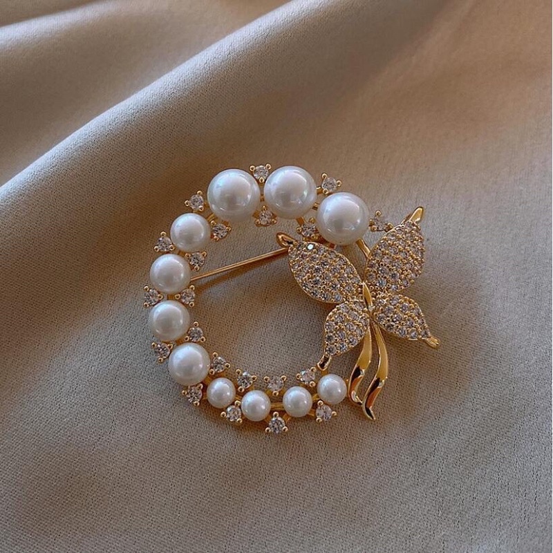 Brooch / bros pita / bros lucu / bros cantik / bros jilbab / bros laris / bros murah / bros cewek / Bros Geometri Terlaris Model Pita Warna Gold Silver dengan Mutiara / Bros Wanita Korean Style Bros Mutiara Brooch BZO