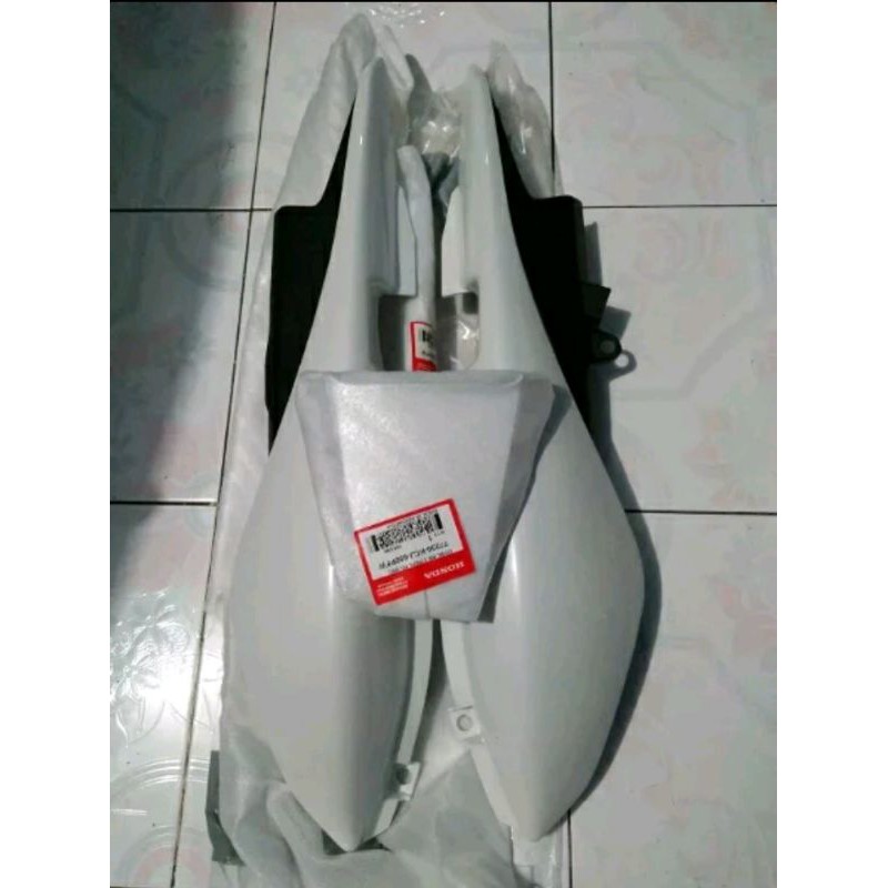Body belakang honda Tiger Revo Albino