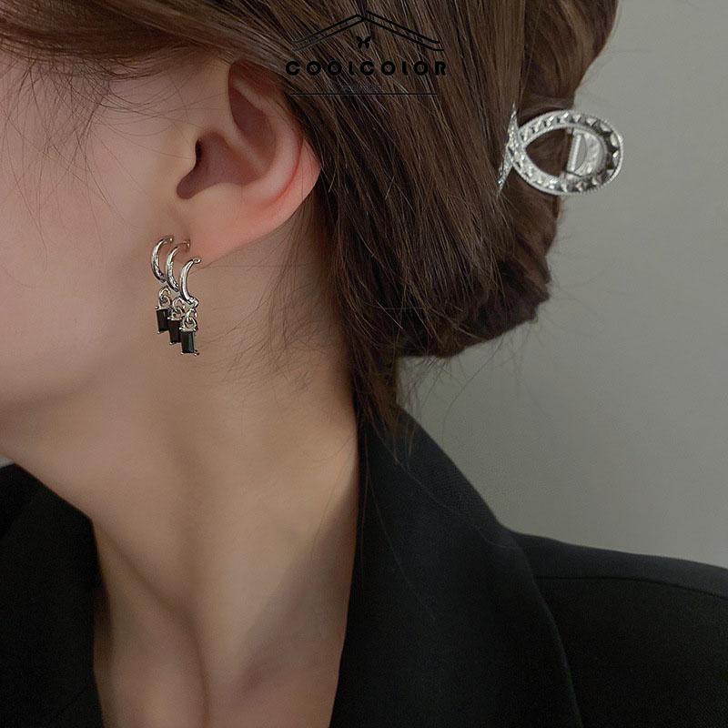 COD  Anting Pejantan Zirkon Gelap Wanita Manis Keren Gaya Niche Design Personality Earrings- cl