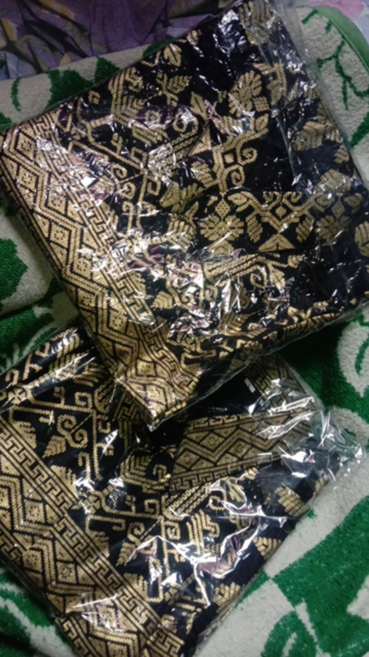 Kemeja Batik Anja Prada Emas