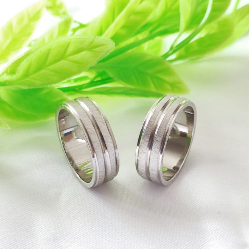 Cincin Titanium Silver Garis Timbul Pria dan Wanita