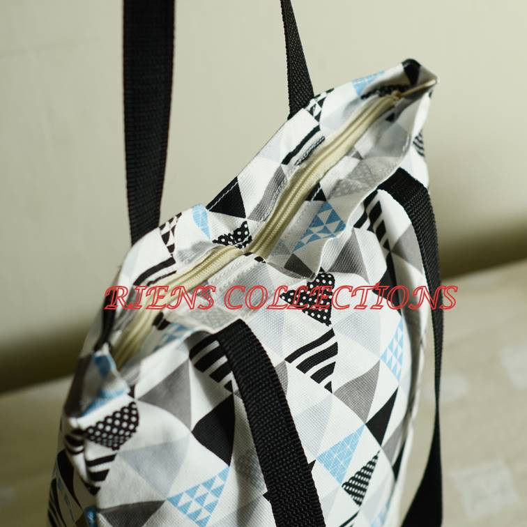 TOTEBAG KANVAS MOTIF SEGITIGA. TAS JOGJA. SOUVENIR JOGJA. Riens Collections