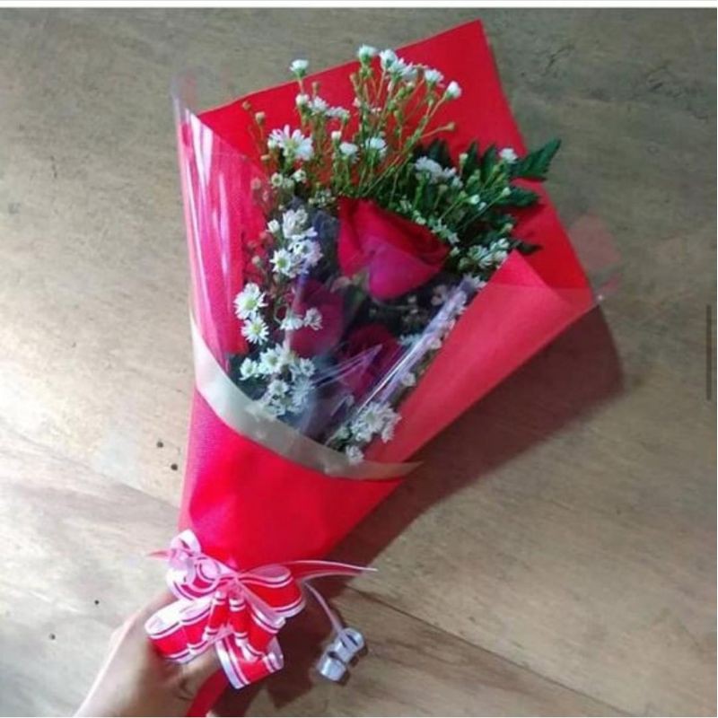 buket mawar merah asli fresh/palsu/plastik bisa