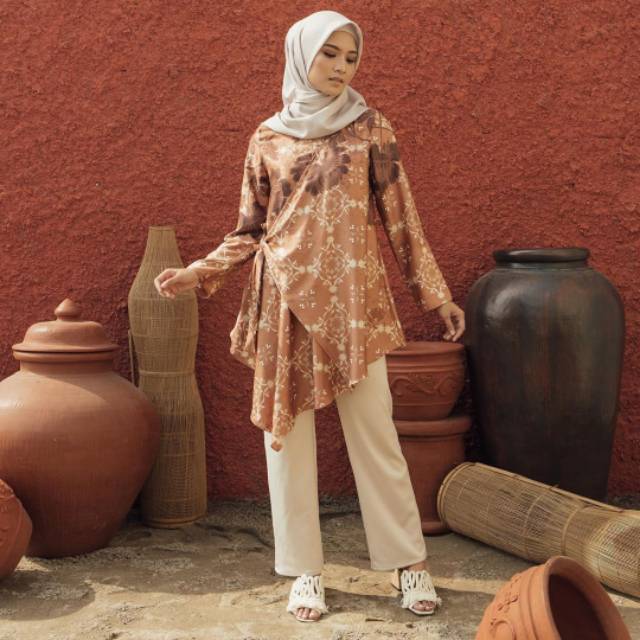 Poppy Blouse Wearing Klamby