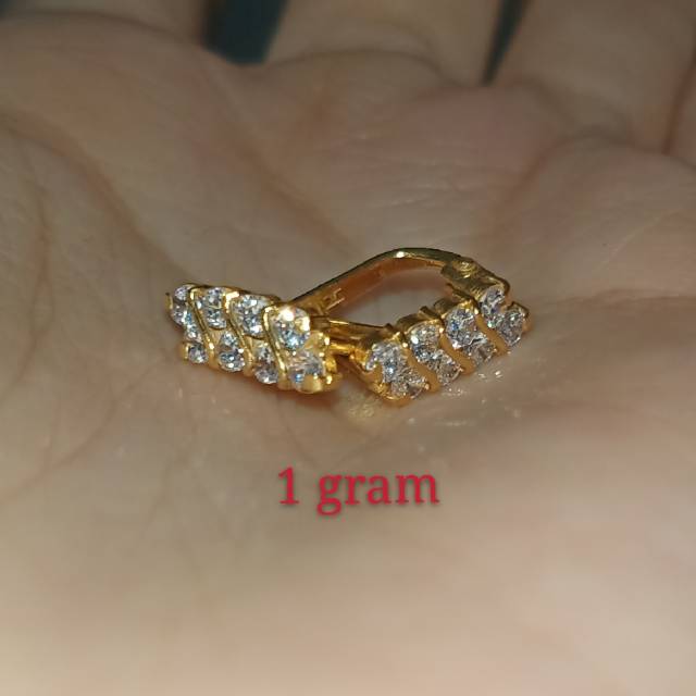 Anting jepit emas muda mata miring