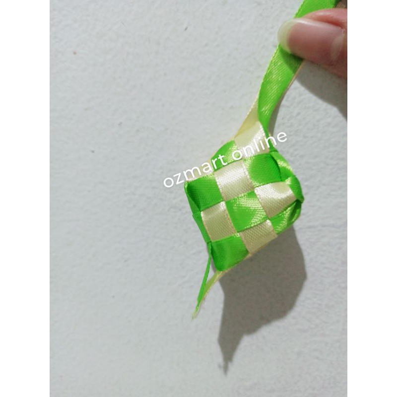 

Hiasan pita satin ketupat mini kecil lebaran idul fitri sedang