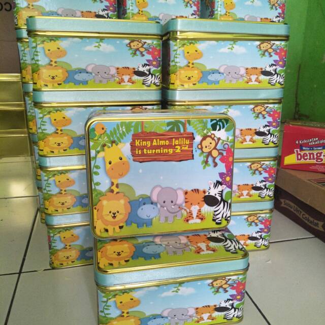 Souvenir box kaleng custom desain