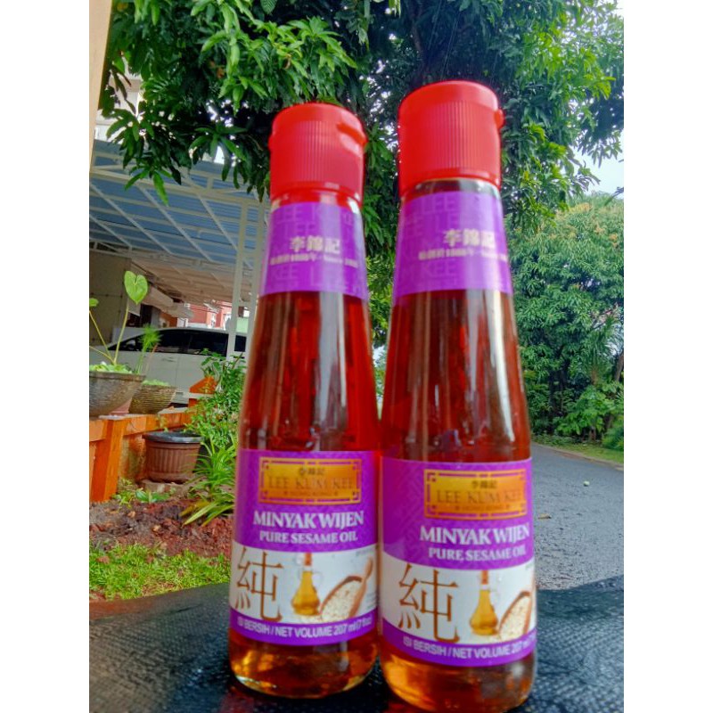 

Lee Kum Kee Seasame Oil / Minyak Wijen Dalam Kemasan Botol 207 ML