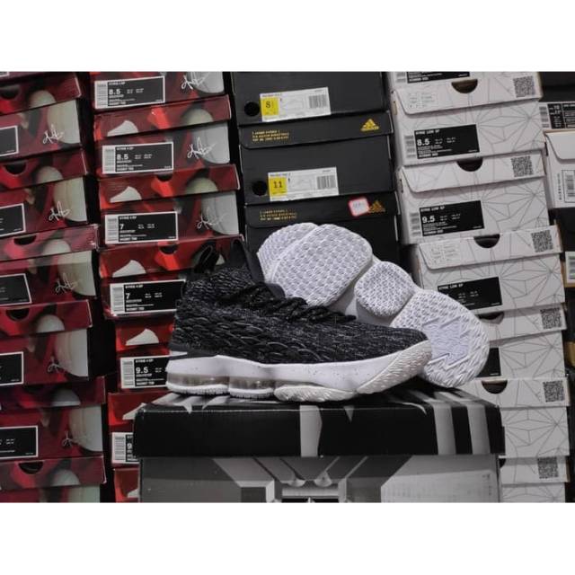SEPATU BASKET LEBRON 15 HIGH ASHES