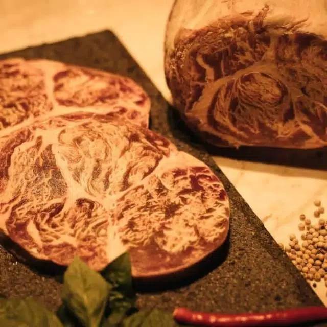 

Daging Sapi Wagyu Premium Steak Tender Rib Eye Sirloin