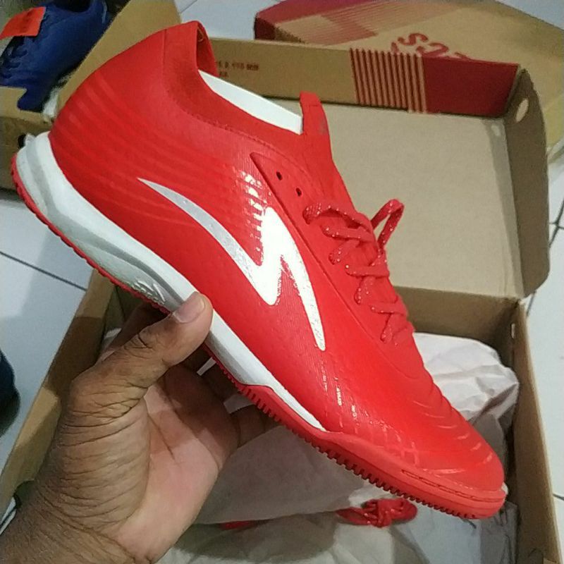 SEPATU SPECS LIGHTSPEED 2  MERAH IN 43