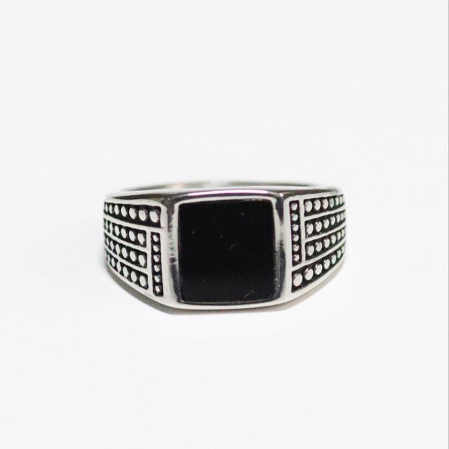 Cincin Bahan Titanium Steel Warna Silver Hias Onyx Hitam Gaya Vintagepunk Untuk Pria