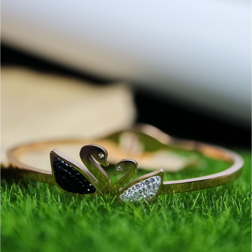Gelang bangle angsa hitam putih titanium korea style anti karat