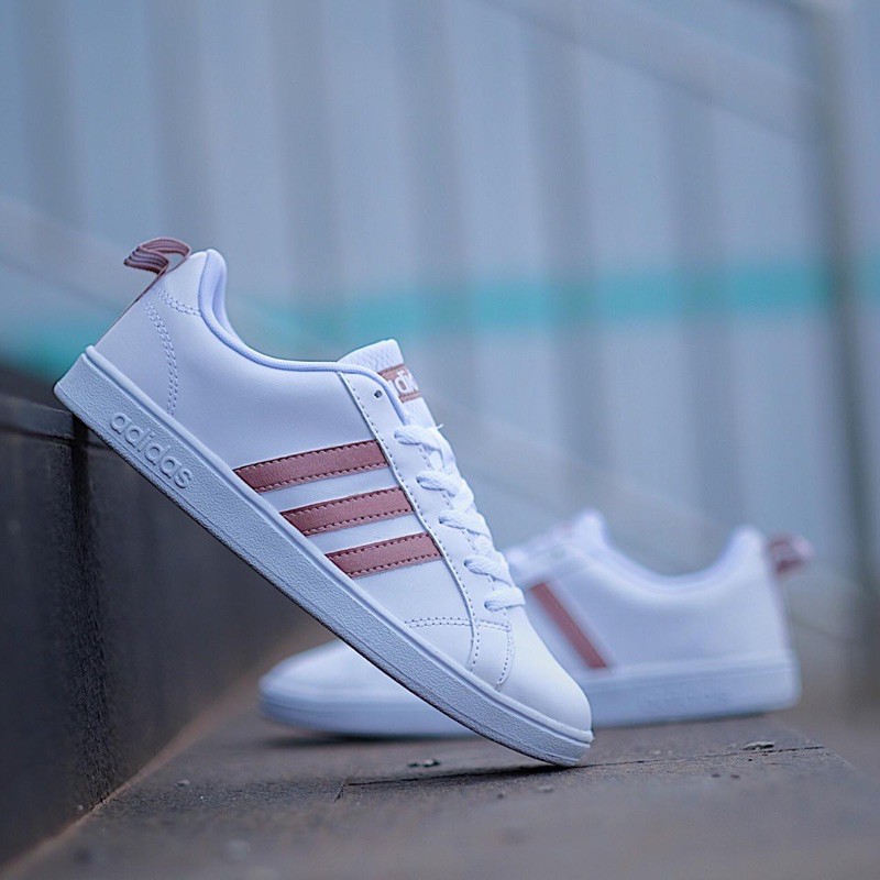 ADIDAS NEO ADVANTAGE WHITE STRIP GOLD