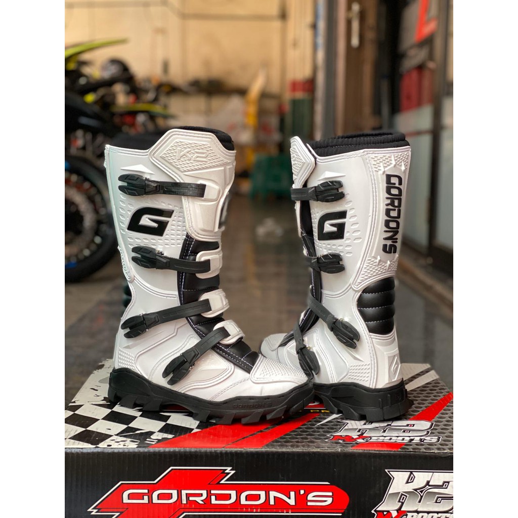 SEPATU CROSS GORDONS TYPE K2 - BLACK/WHITE