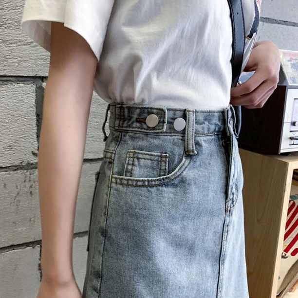 Rok denim rok berkancing rok fashion simple cocok untuk semua usia rok ramping angkat pinggul rok high waist pinggang tinggi