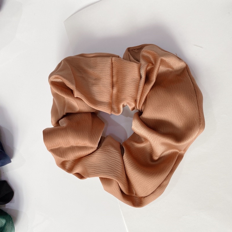 SATIN KOREAN BIG SCRUNCHY / IKAT RAMBUT KOREA BESAR / SCRUNCHIES / JUMBO / CEPOLAN HIJAB SUPER BESAR-Bronze