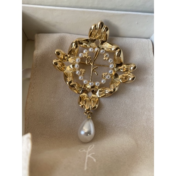 Preloved jardin brooch by wearing klamby