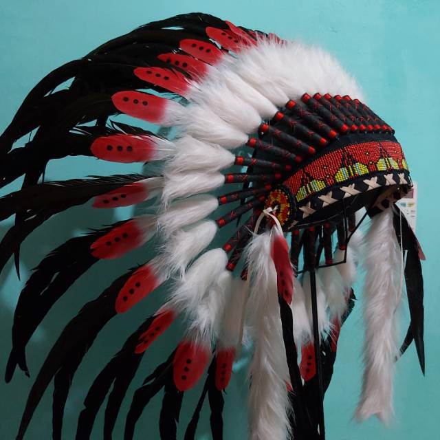TOPI INDIAN DOUBLE BULU HITAM MERAH TITIK HITAM