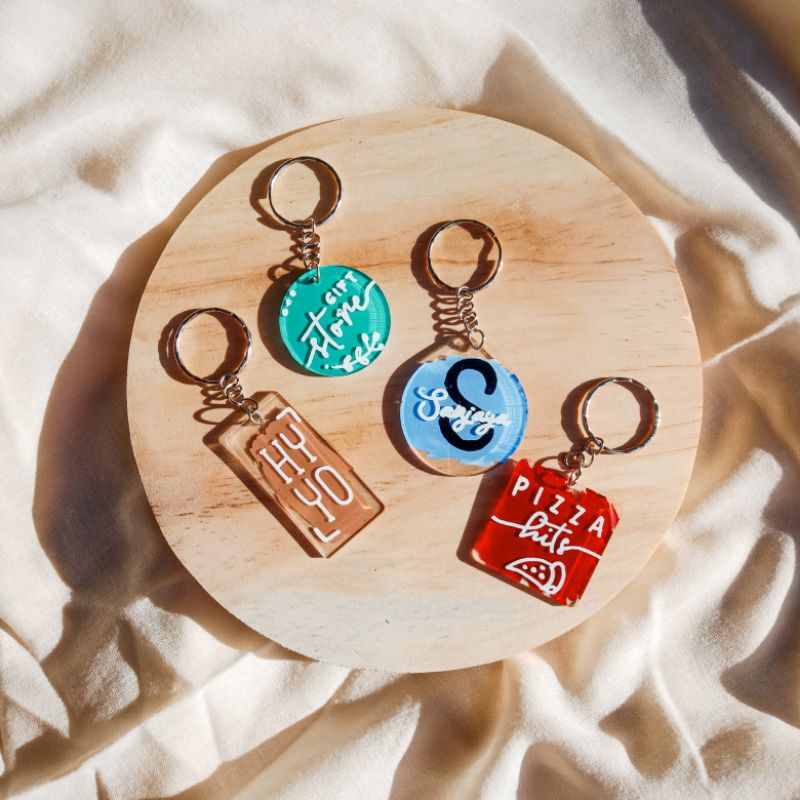 

Keychain Acrylic Custom Nama