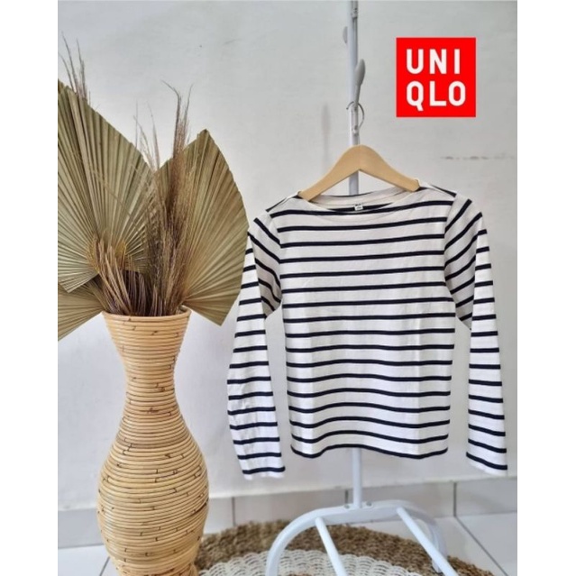 kaos UNIQLO garis garis