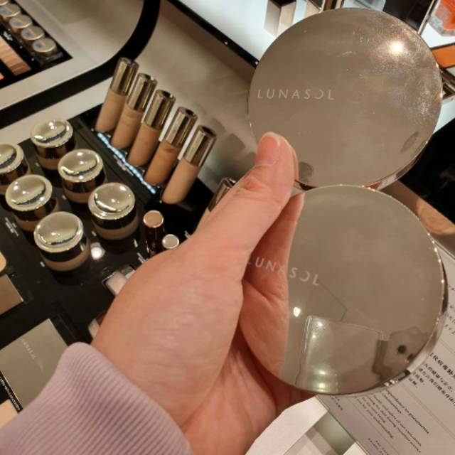 Lunasol airy lucent powder
