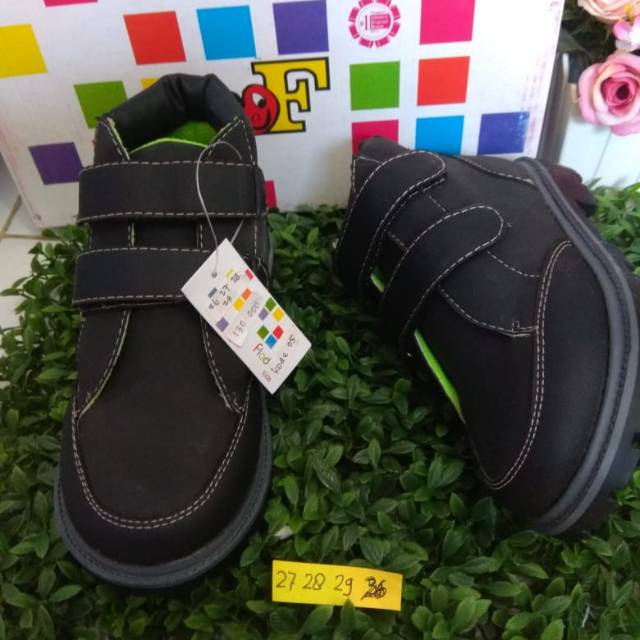 Sepatu anak Fladeo