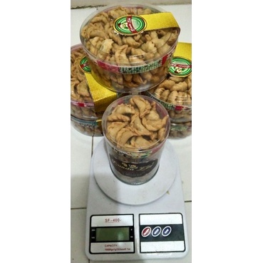 

pastel mini isi abon