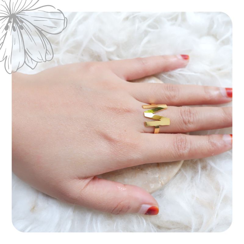 Cincin Inisial Lapis Emas