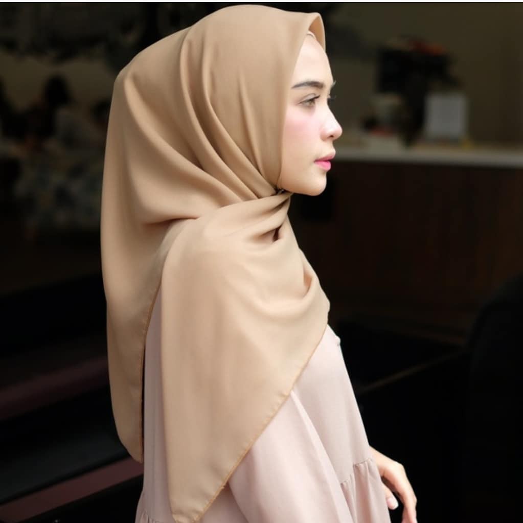 Jilbab segiempat bella square bahan pollycotton