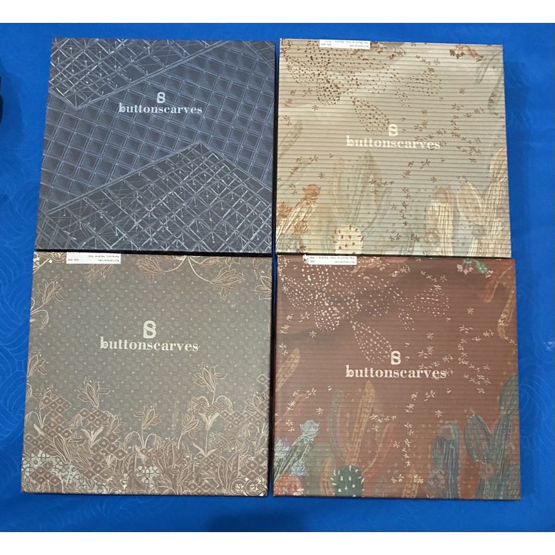 

Box Buttonscarves (box/kotak saja) dan paper bag BS