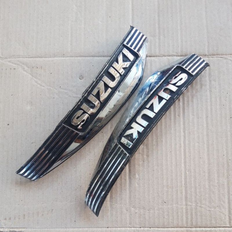 Emblem tangki suzuki RC100 original