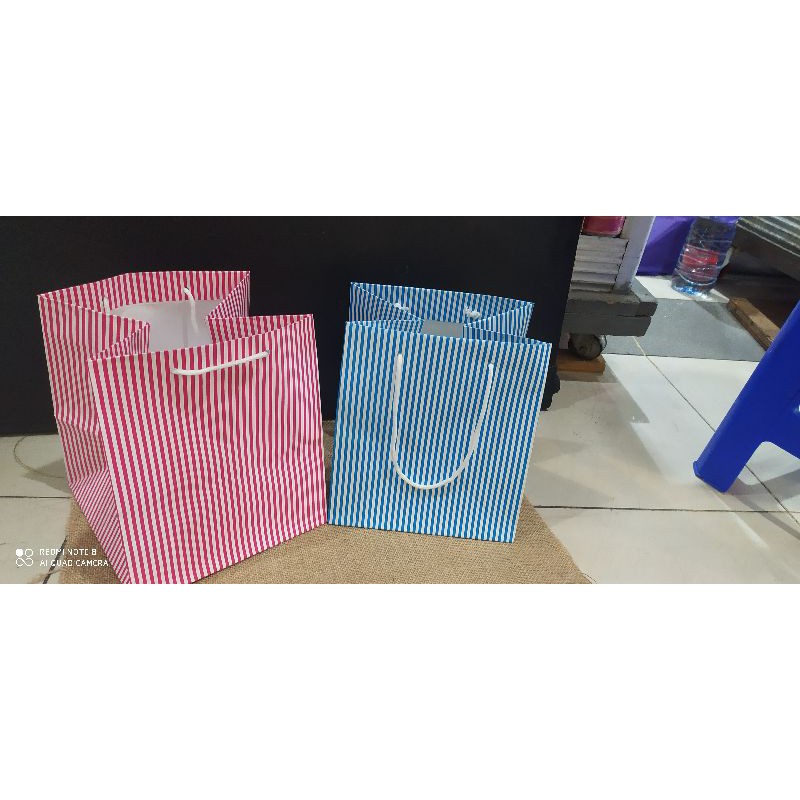 

paper bag nasi box 18 garis isi 12 pcs terlaris dan termurah