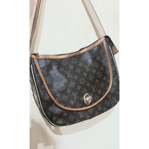 *SOLD **Preloved sling bag LV Tullum