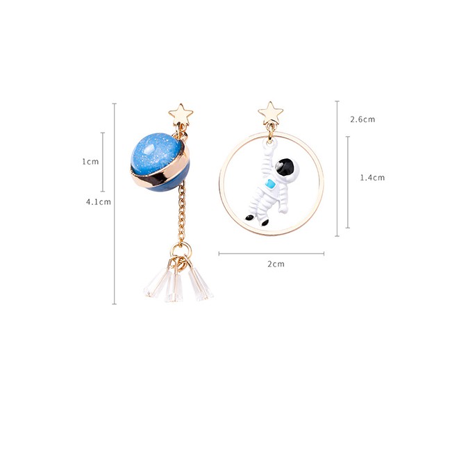 LRC Anting Tusuk Fashion Gold Astronaut Planet Moon Asymmetric Earrings F54309