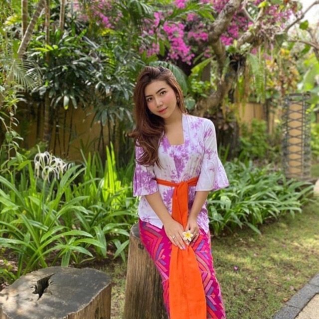 Kebaya jadi tie dye