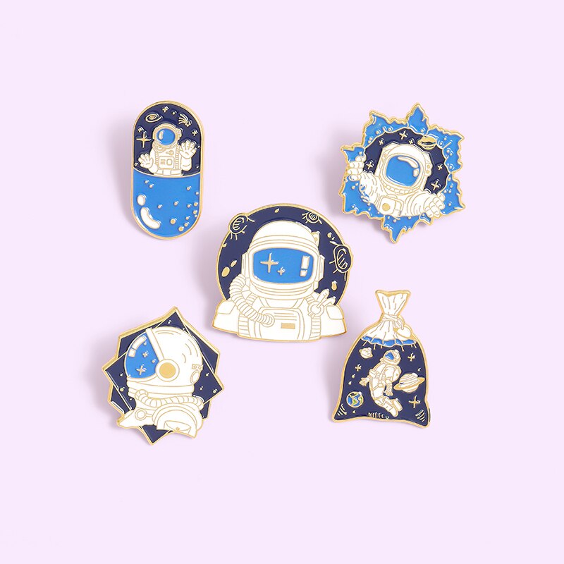 Bros Pin Enamel Desain Planet Astronot Luar Angkasa Untuk Hadiah Anak