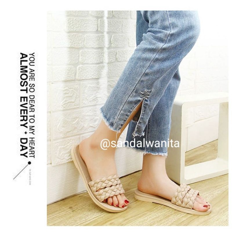 Sandal Jelly Wanita Slop Ban Dua 2132-2