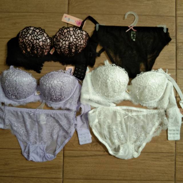 Setelan dalaman bra dan cd