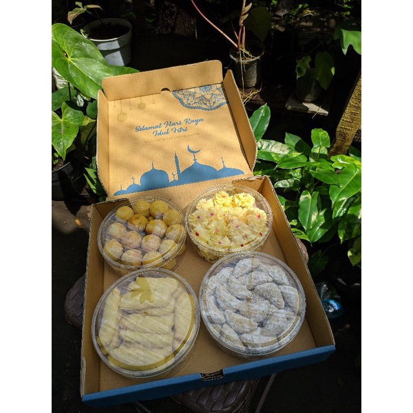 

(Ready Stock)Hampers Kue Kering Lebaran 1 Paket Isi 4 macam Kue Kering / Kue Kering Lebaran