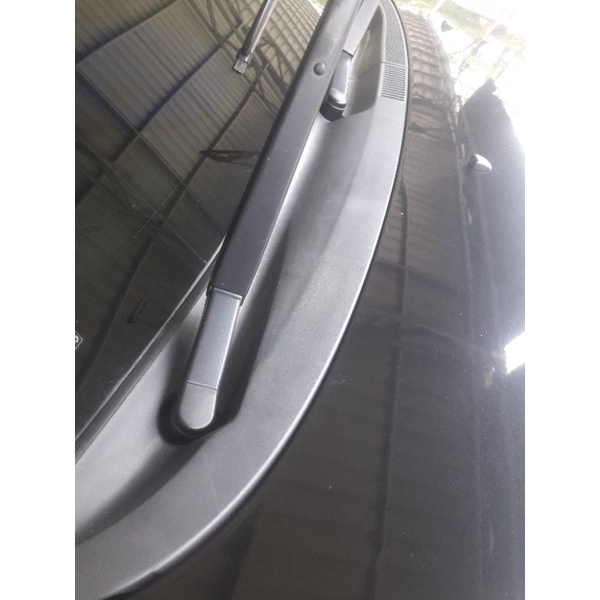 Black Shine mengkilapkan dasbor mobil dan motor 100ml