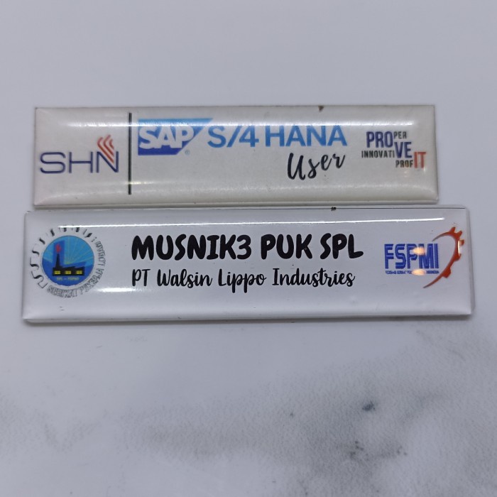 

Aman Pin Akrilik /Pin Name Tag Custom Terbatas